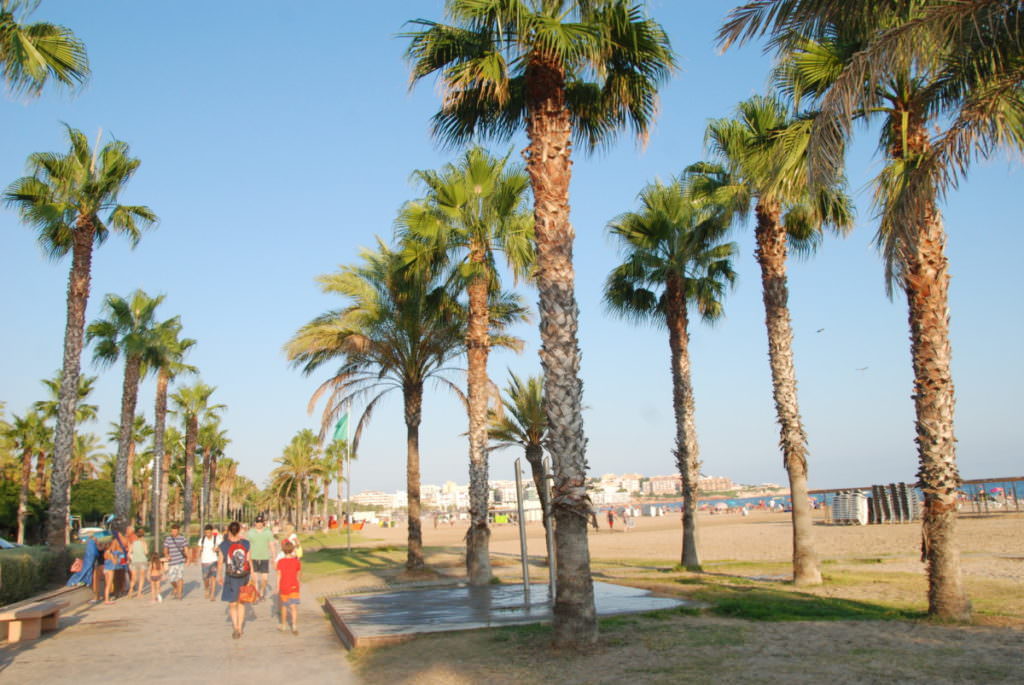 Abendspazierung auf der Salou Strand Promenade