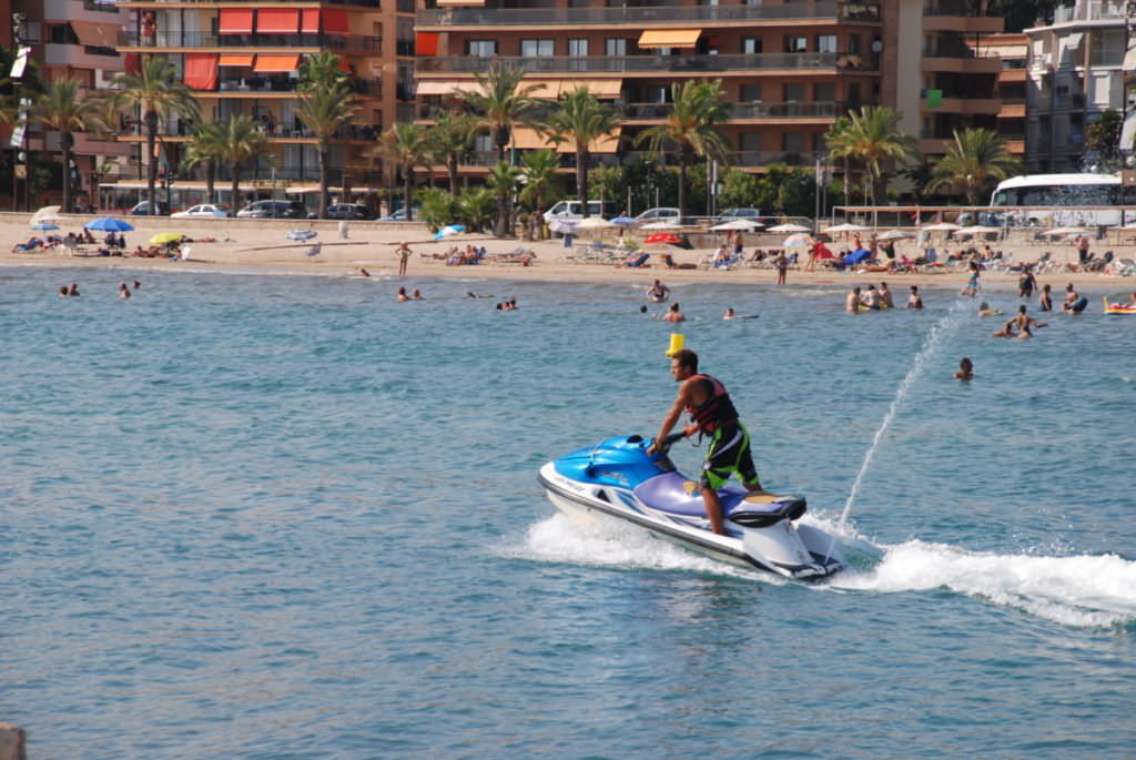 Salou Strand - Freizeitspaß mit Wasser Jet Ski