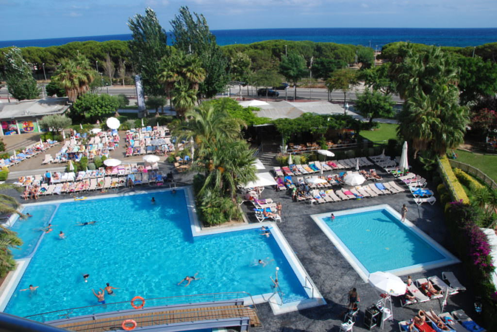 Santa Susanna Hotel - unser Blick vom Balkon auf den Pool, hinten das Meer