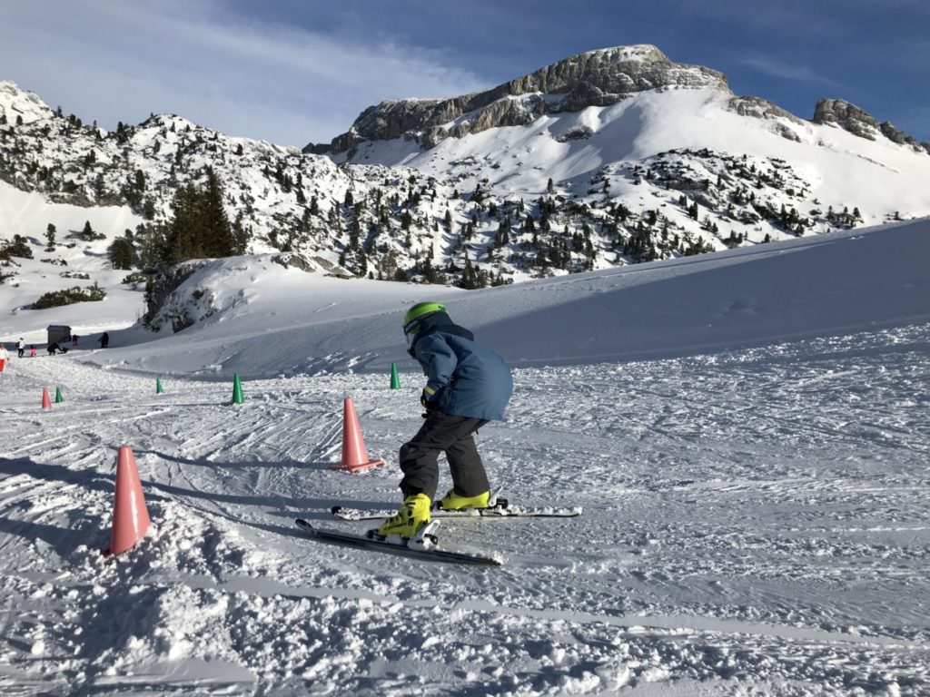 Suchst du einen Skikurs Tirol für Kinder?