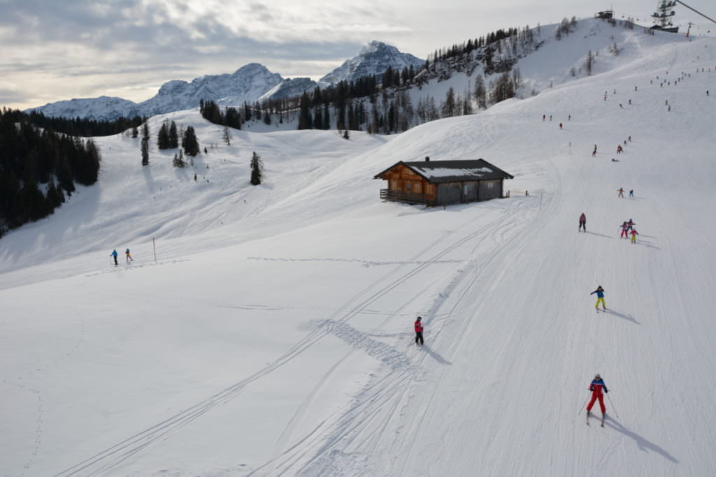 Skiurlaub mit Kindern im Salzburger Land: Zwischen den Almhütten skifahren in der Skialm Lofer