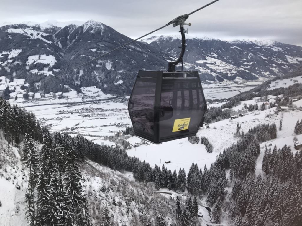 Skiurlaub mit Kindern Tirol Zillertal - die neue Gondelbahn ab Fügen auf´s Spieljoch