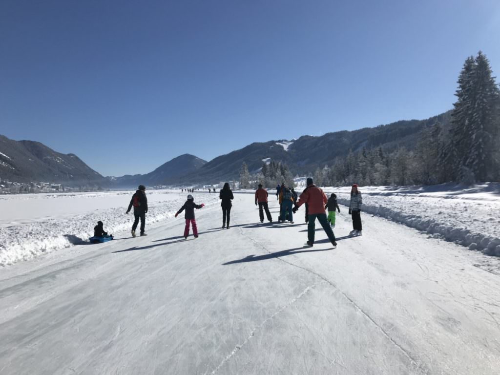 Weissensee eislaufen mit der ganzen Familie