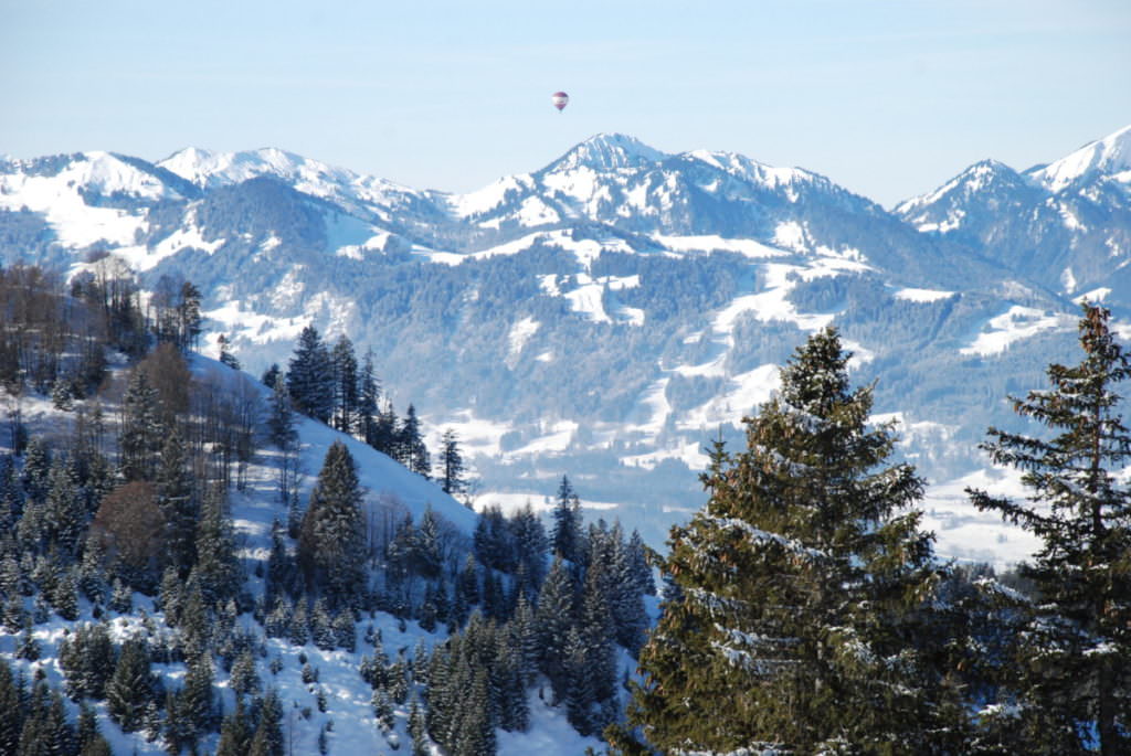 Winterwandern Oberjoch - Ausblick bei der Hirschalpe auf die Allgäuer Alpen