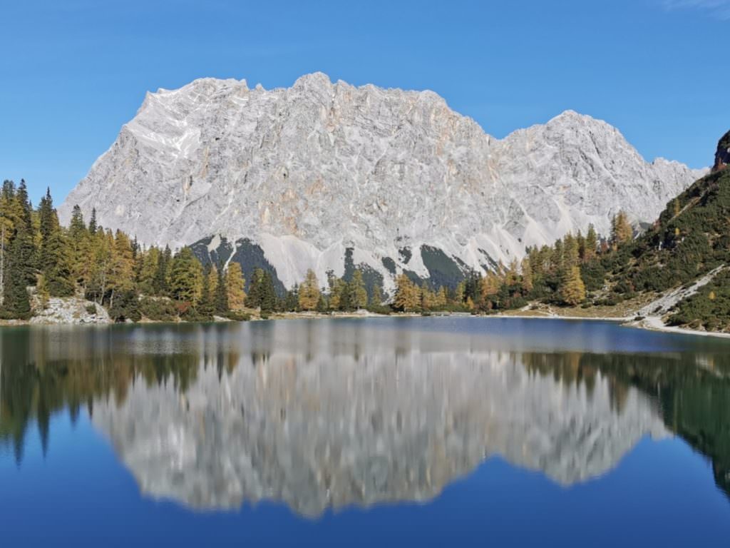 Zugspitze mit Kindern - am Seebensee hast du diesen Blick auf den höchsten Berg in Deutschland