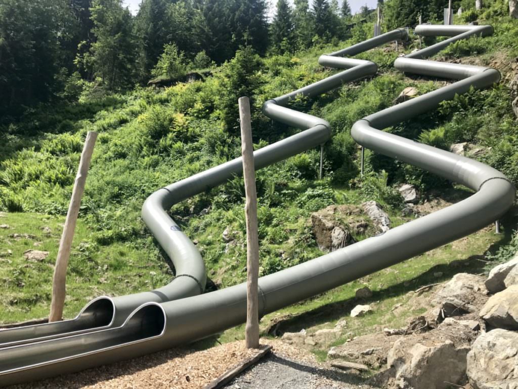 Spaß für alle: Die ewig langen Rutschen im Waldrutschenpark Golm