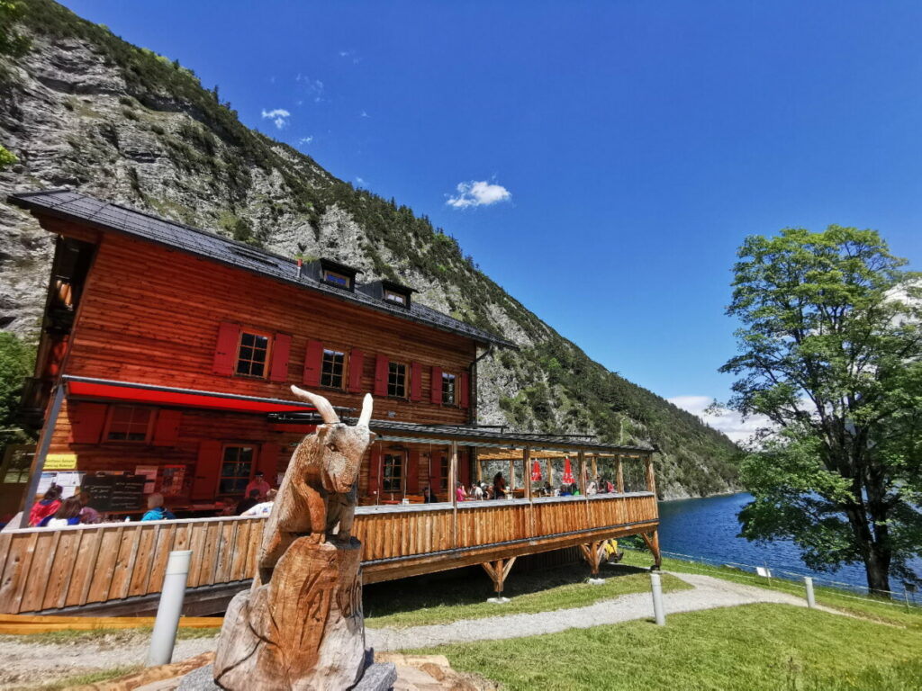 Familienurlaub am See in Tirol - die einzige Alm in Tirol mit Schiffsanlegestelle
