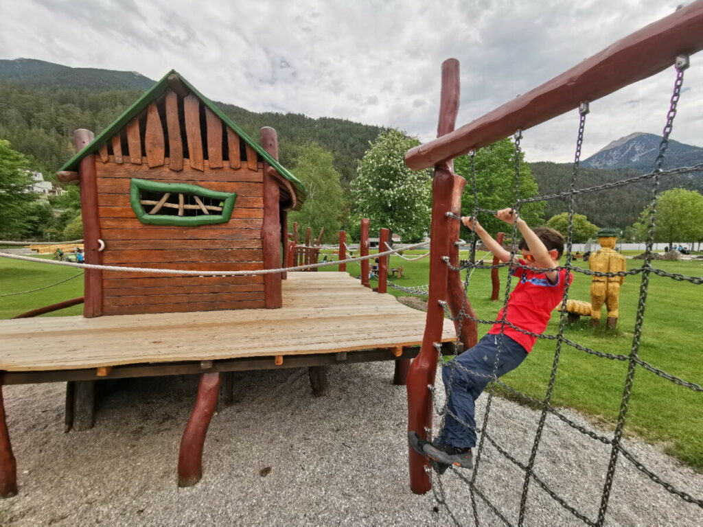 Mit der Achensee Schiffahrt zu diesem Spielplatz in Achenkirch