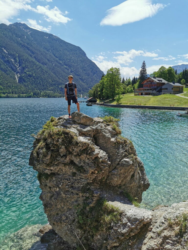 Statt Nutzung der Achensee Schifffahrt: Von der Gaisalm nach Achenkirch wandern, vorbei an diesem Aussichtsfelsen