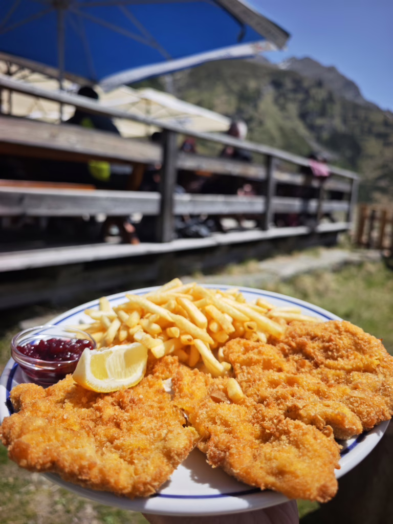 Das Aglsbodenalm Schnitzel solltest du probieren!