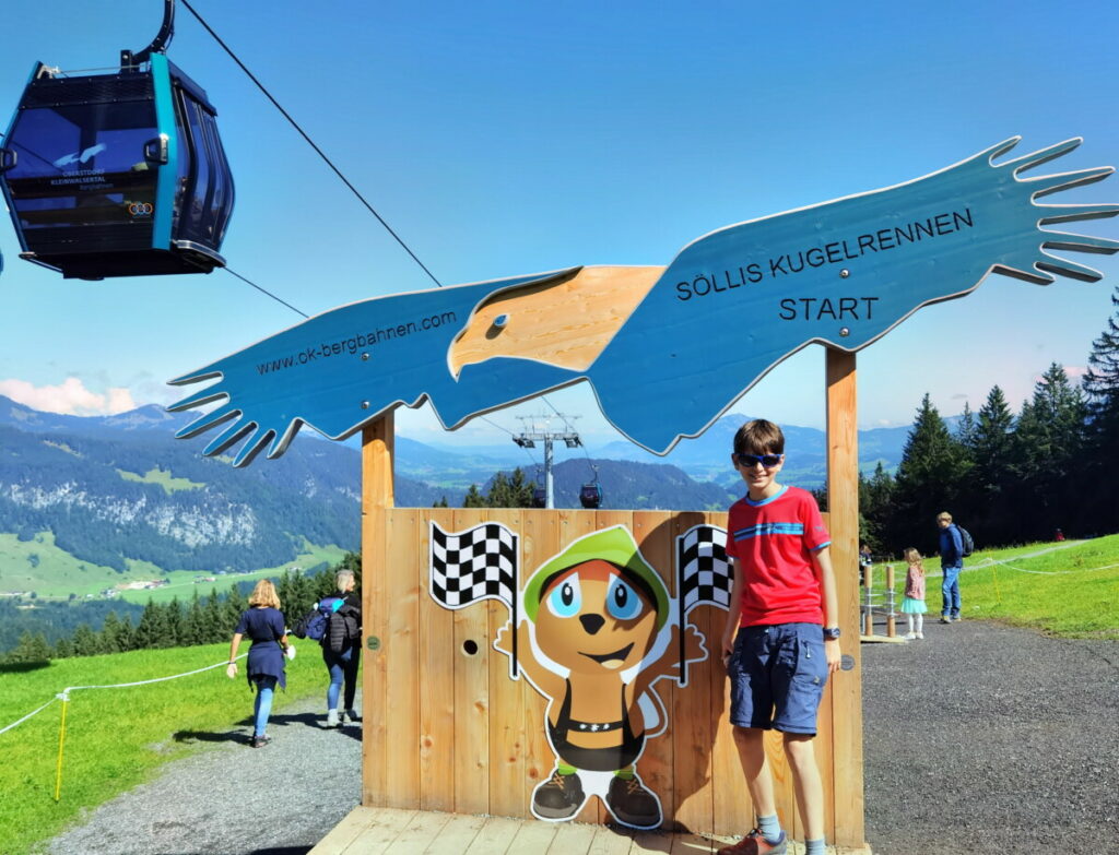 Familienurlaub Allgäu - mit der bergbahn auf den Berg hinauf zum Wandern, Sommerrodeln oder zur Holzkugelbahn