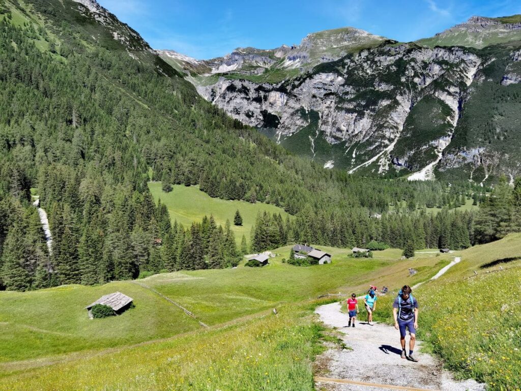 Traumhafte Berglandschaft mit den Almen in Obernberg