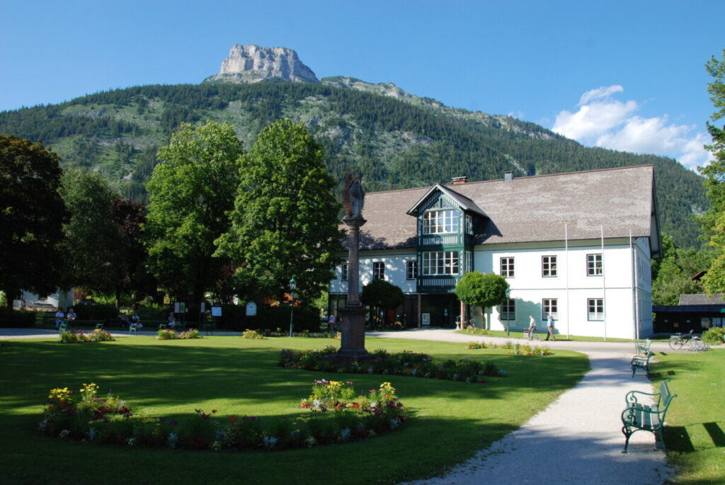 Blick im Ort Altausee auf den Loser