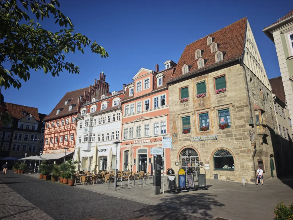Die bunten Hausfassaden am Marktplatz