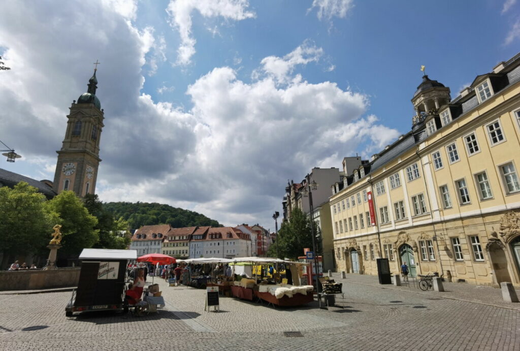 Ab in die Altstadt Eisenach mit Kindern - rund um den Marktplatz findest du die meisten historischen Häuser