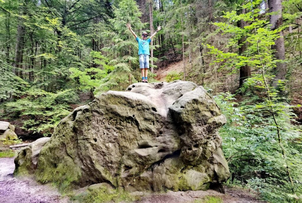 Die Schwedenlöcher Wanderung ist ein tolles Ziel mit Kindern