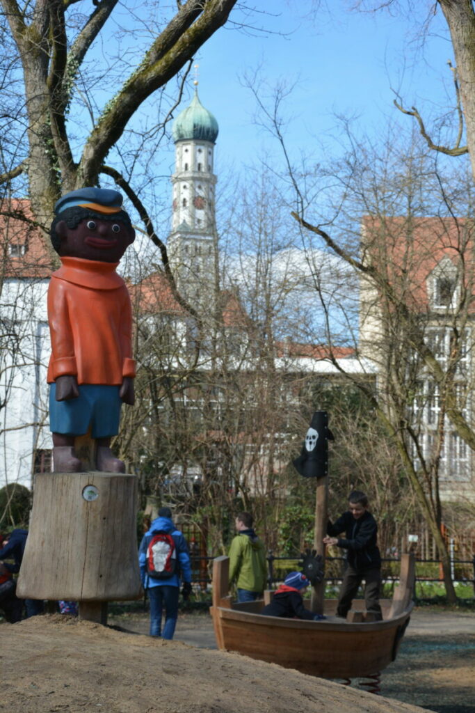 Augsburg mit Kindern - die Augsburger Puppenkiste und die Figuren sind heute noch präsent