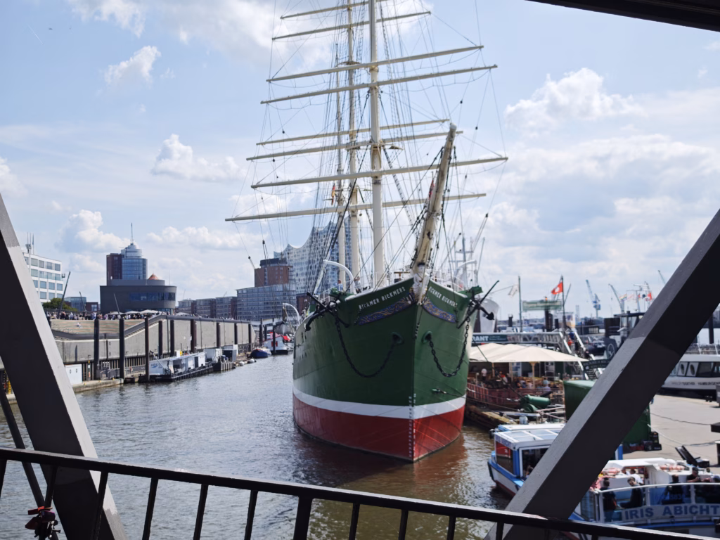 Lohnende Ausflugsziele Hamburg mit Kindern - das Rickmer Rickmers Museumsschiff an den Landungsbrücken