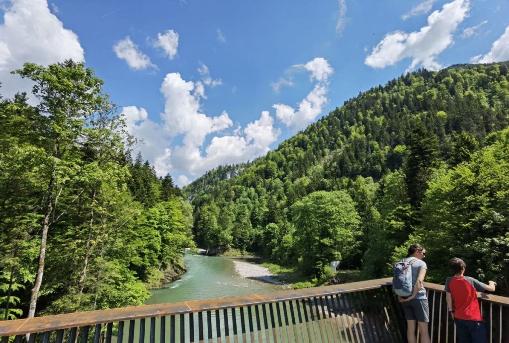 Aussichtsplattform auf dem Schmugglerweg - toller Ausflug am Walchsee mit Kindern