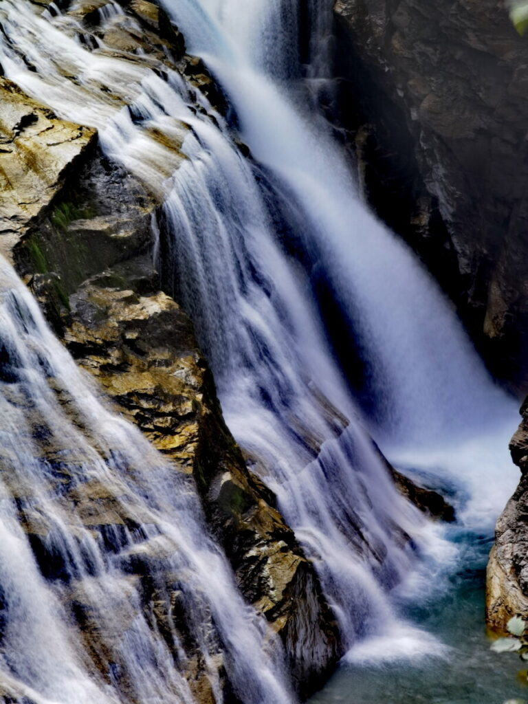 Bad Gastein Wasserfall - meterhoch rauschen hier im Sommer 10.000 Liter pro Sekunde ins Tal