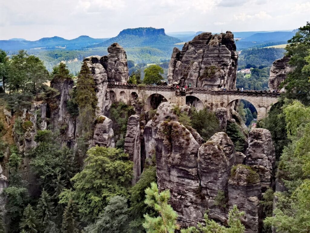 Unser Ausflug zur Bastei mit Kindern - samt Rundwanderung über die Brücke und die Schwedenlöcher