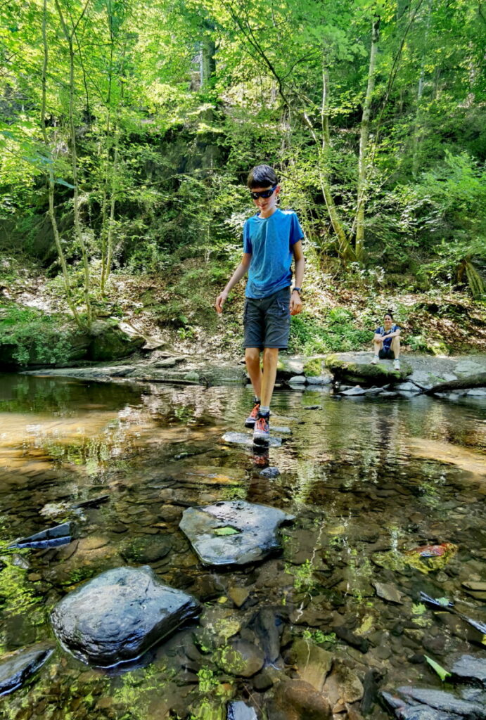 Kurzweilige Wanderung durch die Baybachklamm mit Kindern