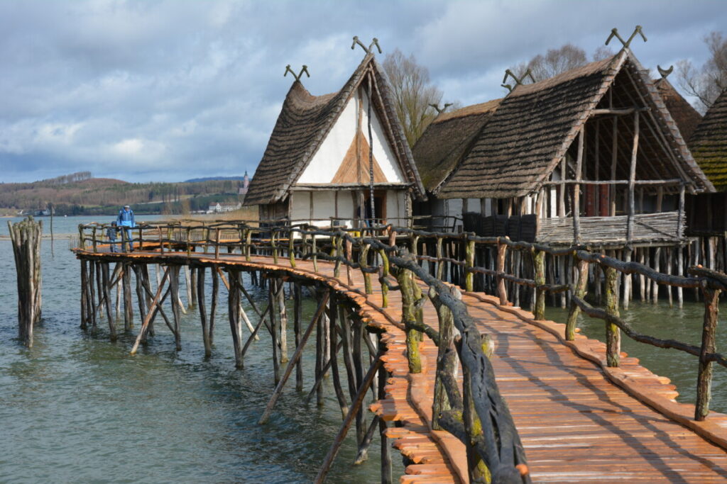 Besuch bei den Pfahlbauten am Bodensee bei Regen