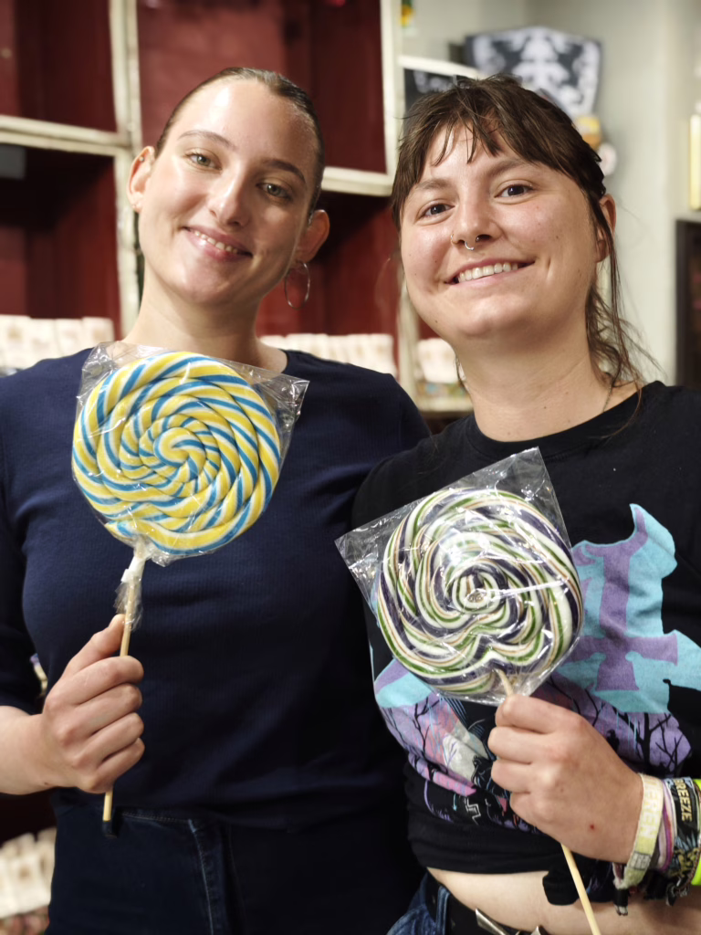 Sophia und Luisa von der Bonbon Manufaktur in Rothenburg ob der Tauber