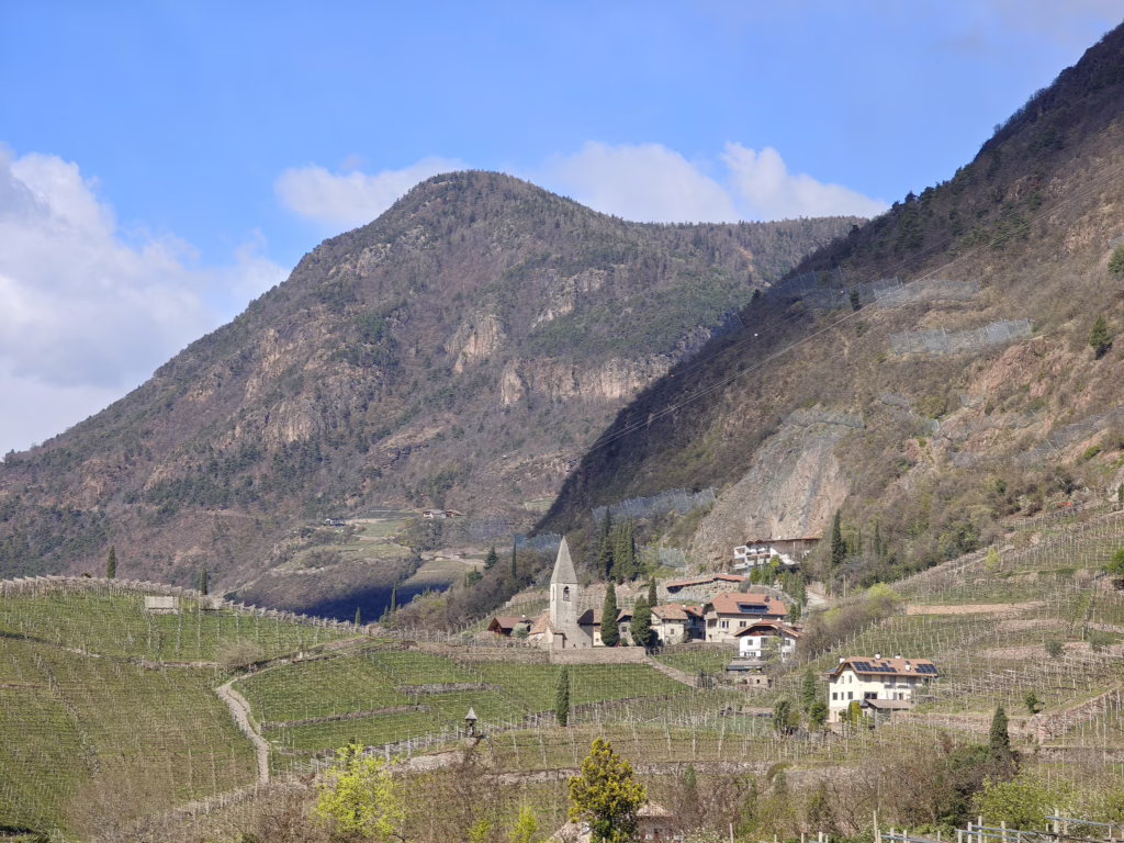 Durch die Weinberge in Bozen wandern mit Kindern