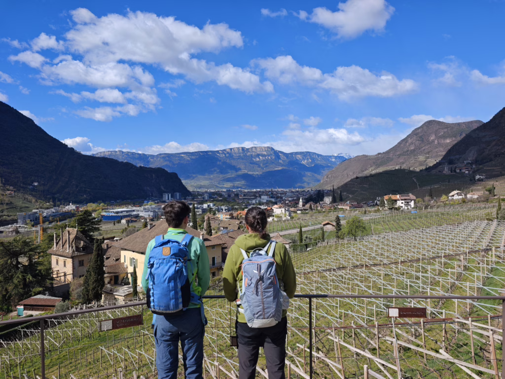 Aussichtspunkt in den Weinbergen - empfehlenswerte Wanderung in Bozen mit Kindern