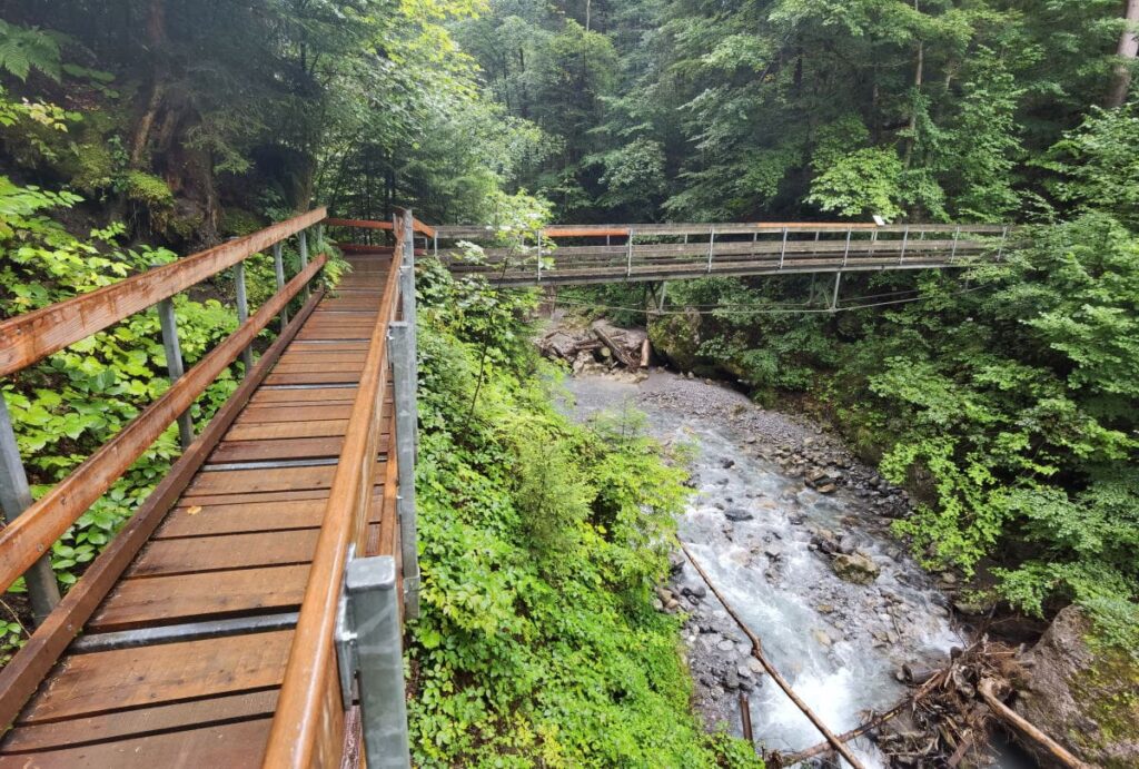 Diese Brücker überspannt die Brandnertal Schlucht - ohne sie wäre die Wanderung nicht möglich