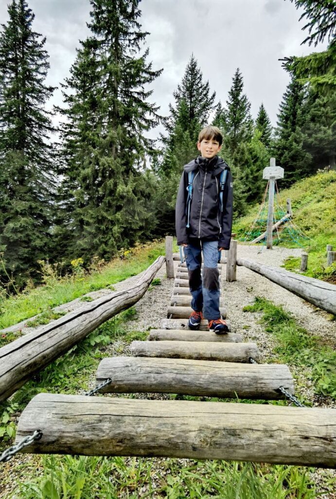 Im Brandnertal wandern mit Kindern: Auf dem Tierweltenweg von Station zu Station