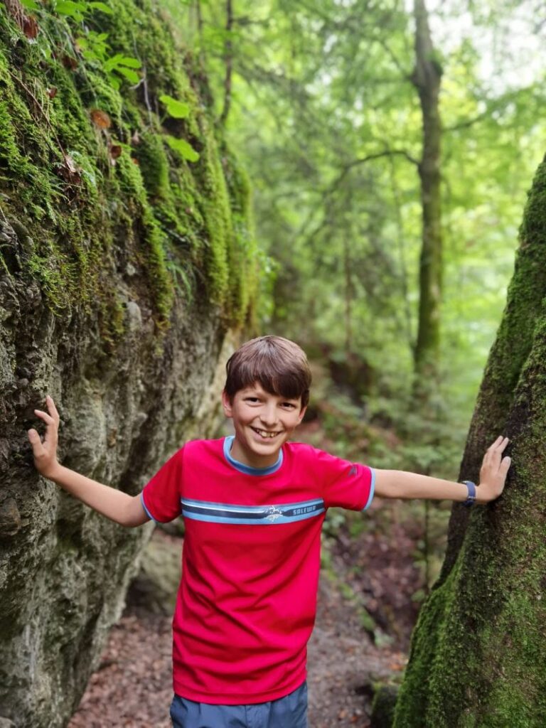 Bürser Schlucht mit Kindern - ein lohnenden Abenteuer zwischen den Felsen