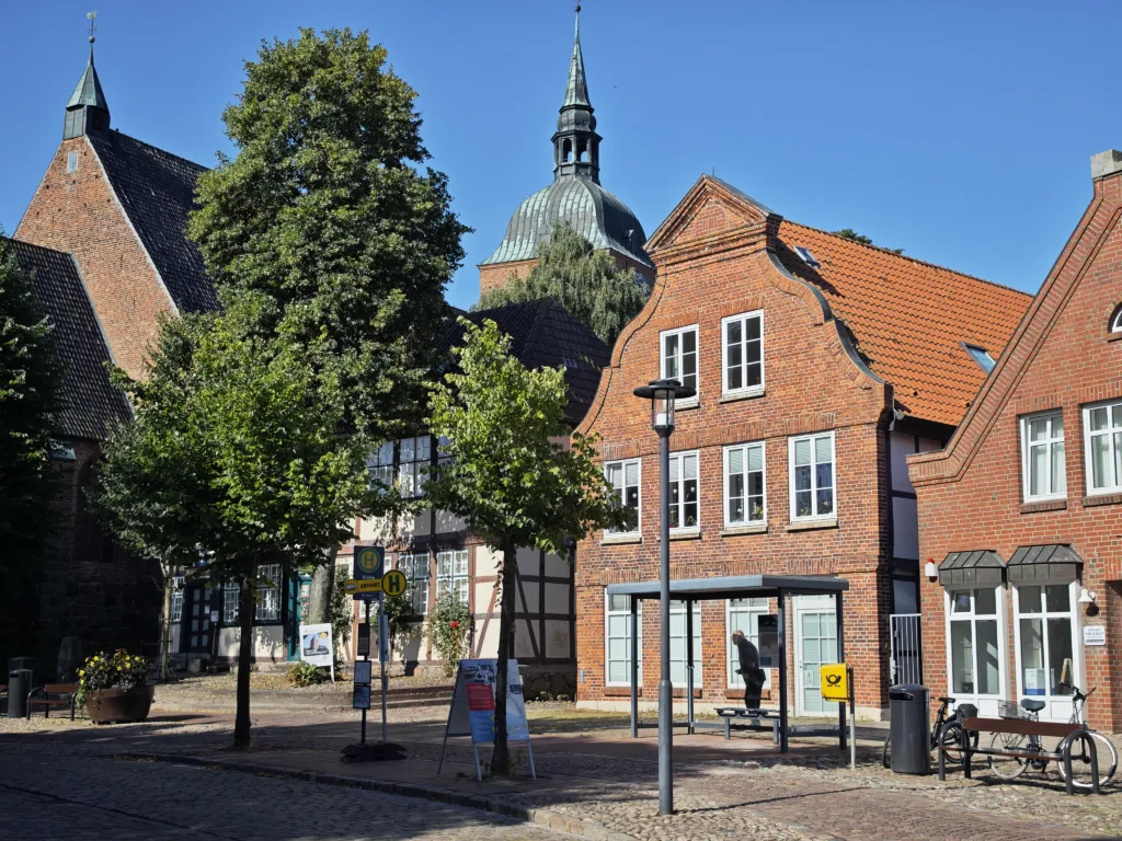 Der sehenswerte Ort Burg auf Fehmarn - mit viel Backsteinhäusern