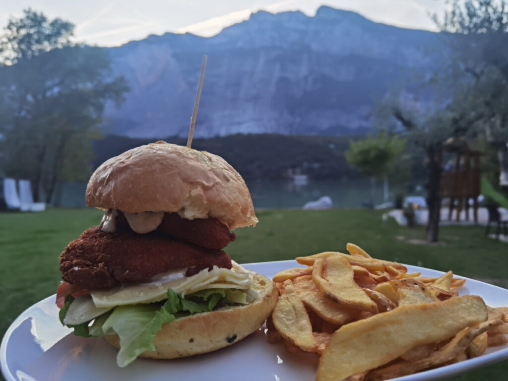 Burger essen im Gardasee Familienurlaub? Gibt es im Lido Paradies am Cavedine See