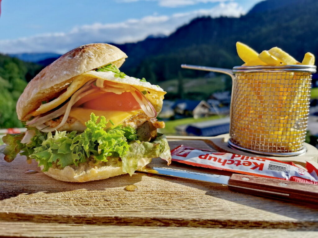 Sehr gut Burger, Schnitzel oder Kaiserschmarrn essen am Loser im Salzkammergut