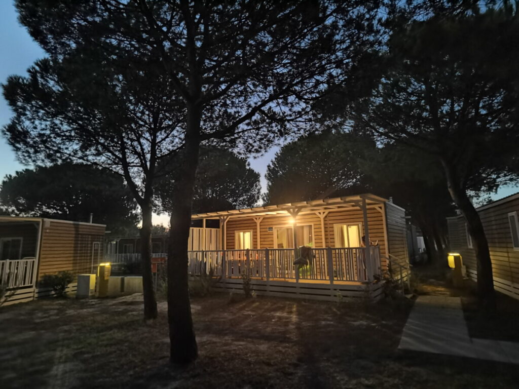 Camping Ravenna de Luxe: Das Pini Beach Village mit den Mobilheimen direkt am Strand