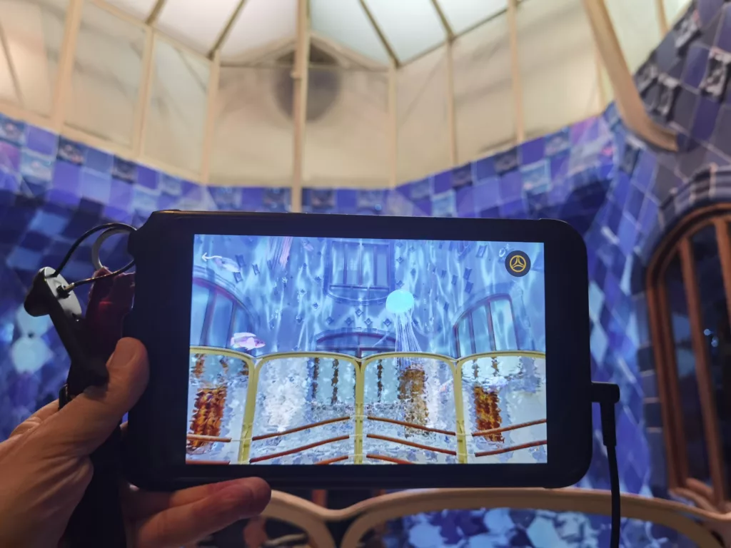 Mit dem Tablet verwandelt sich die Casa Batllo um eine weitere Erlebnisebene