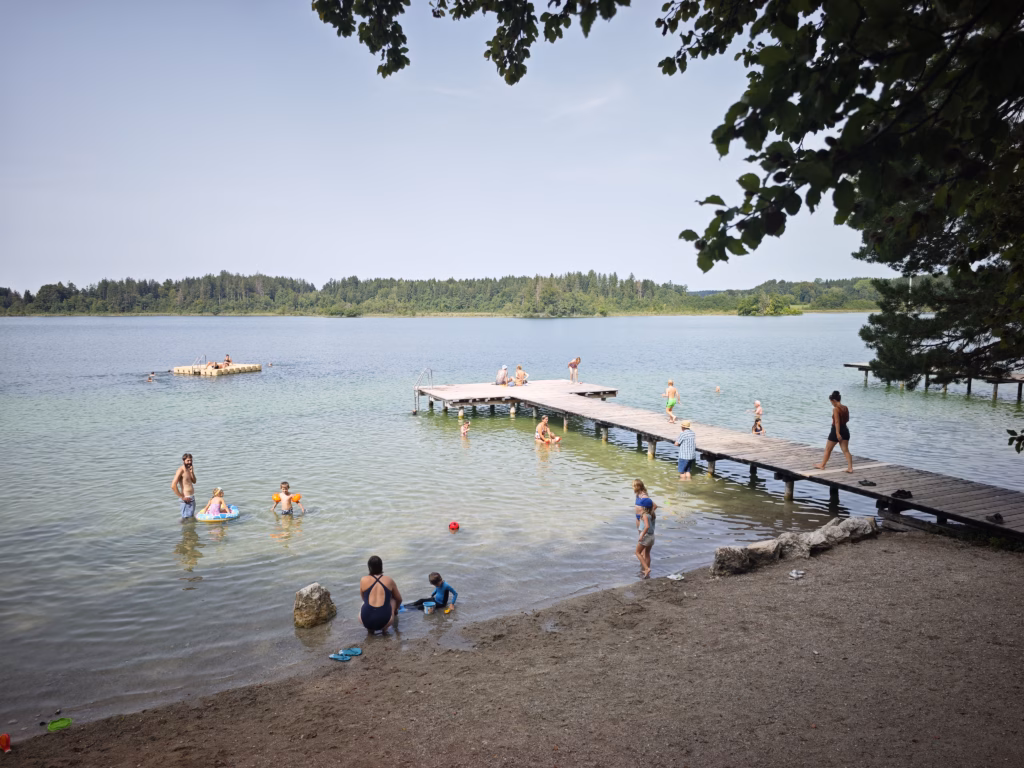 Baden am Chiemsee mit Kindern oder an der schönen Badestelle am Hartsee?