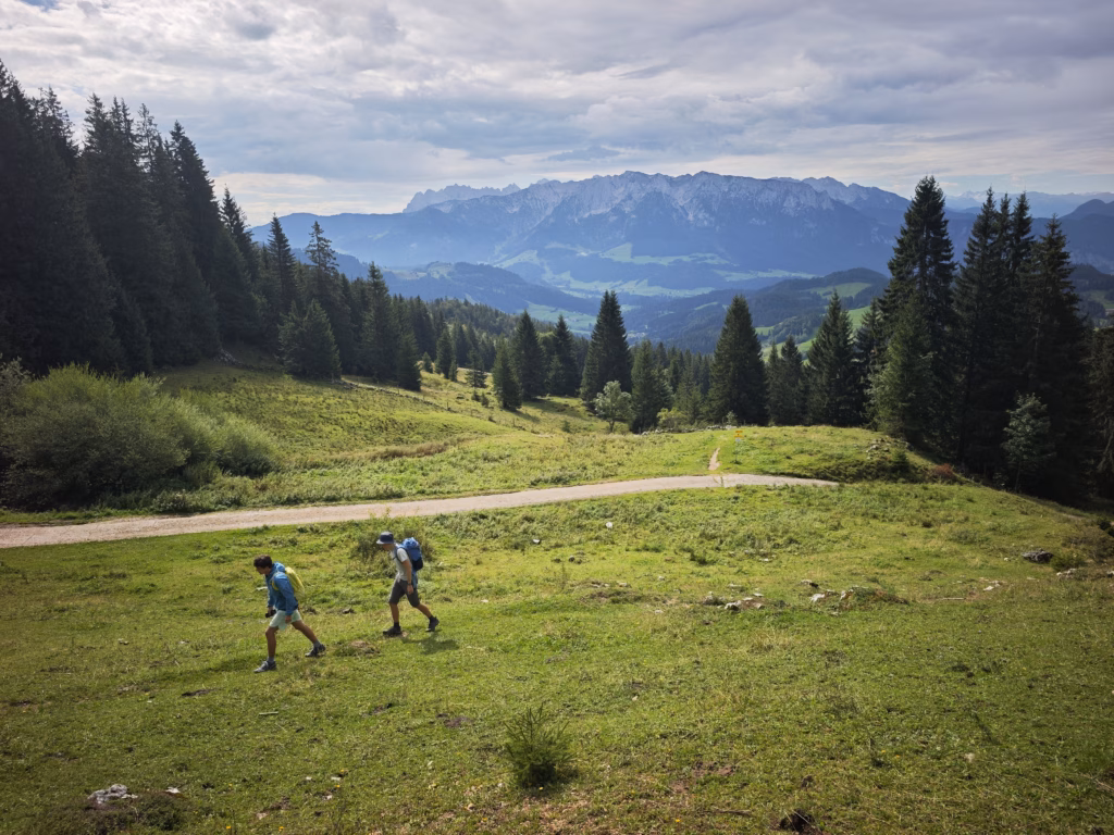 Mit ganz viel Ausblick wandern am Chiemsee mit Kindern - auf den Spitzstein