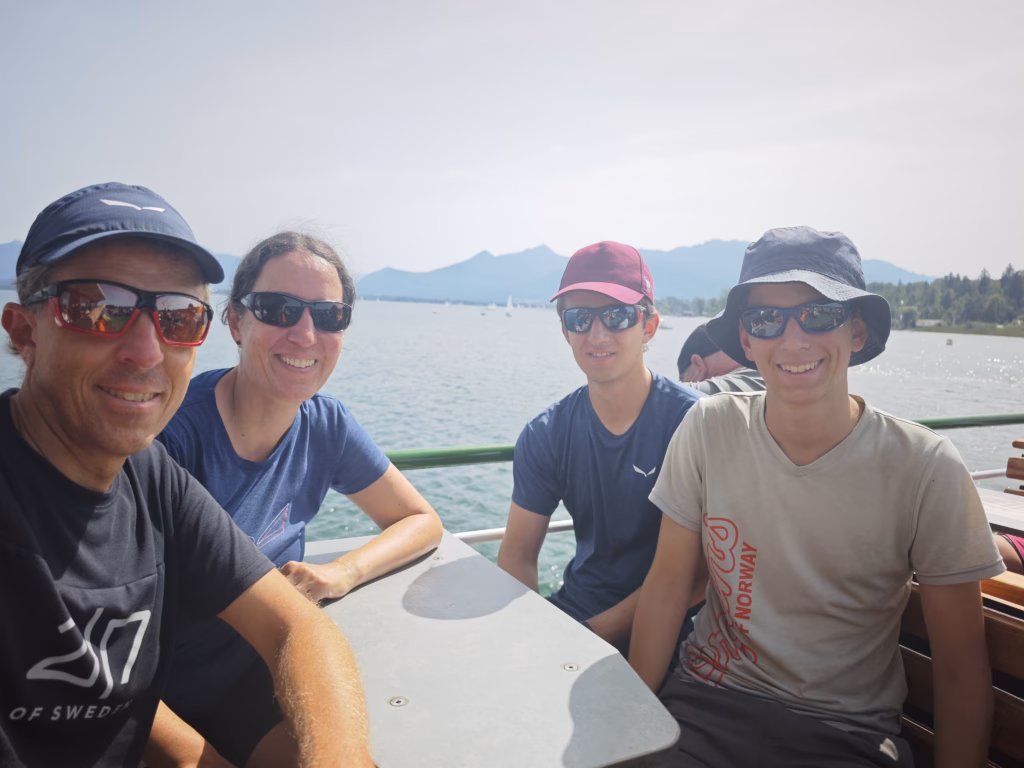 Auf dem Schiff am Chiemsee mit Kindern - Richtung Herreninsel