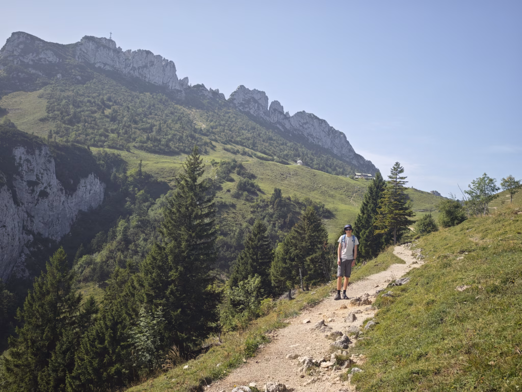 Blick bei unserer Chiemsee Wanderung mit Kindern auf die Kampenwand
