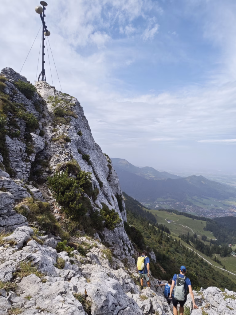 Steol geht es an der Kampenwand wieder hinunter Richtung Steinlingalm