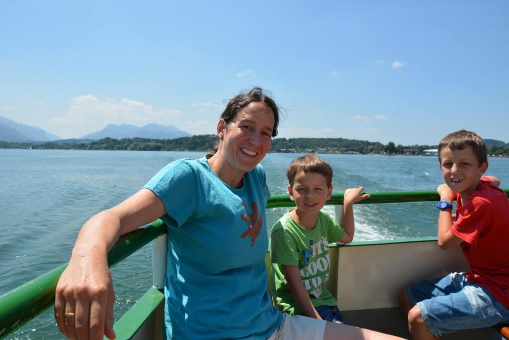 Auf dem Chiemsee mit Kindern den Wind um die Nase wehen lassen