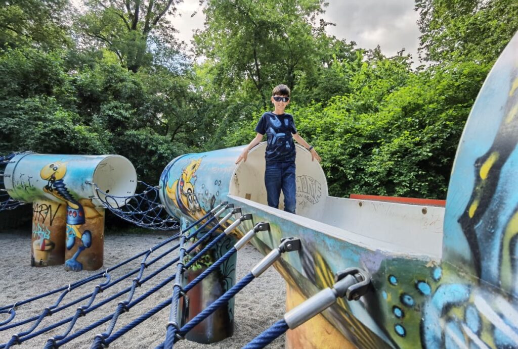 Im Clara Zetkin Park findest du den größten kostenlosen Spielplatz in Leipzig