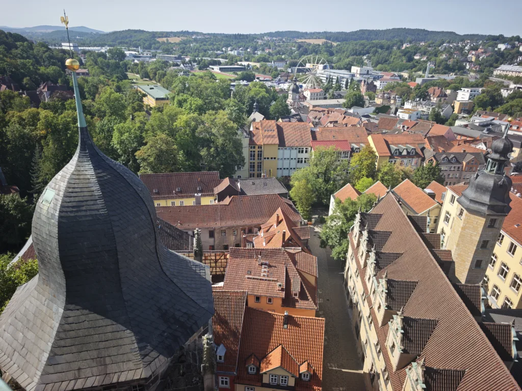 Nach dem Aufstieg im Turm hast du diesen Ausblick in Coburg mit Kindern
