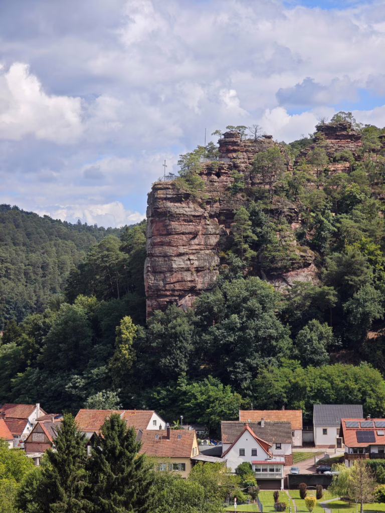 Ausblick vom Dahner Felsenpfad auf den Jungfernsprung