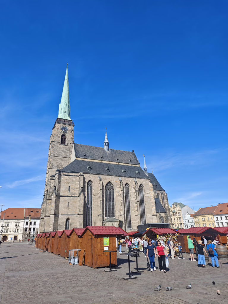 Stadtrundgang Pilsen mit Kindern - bei der St.-Bartholomäus-Kathedrale