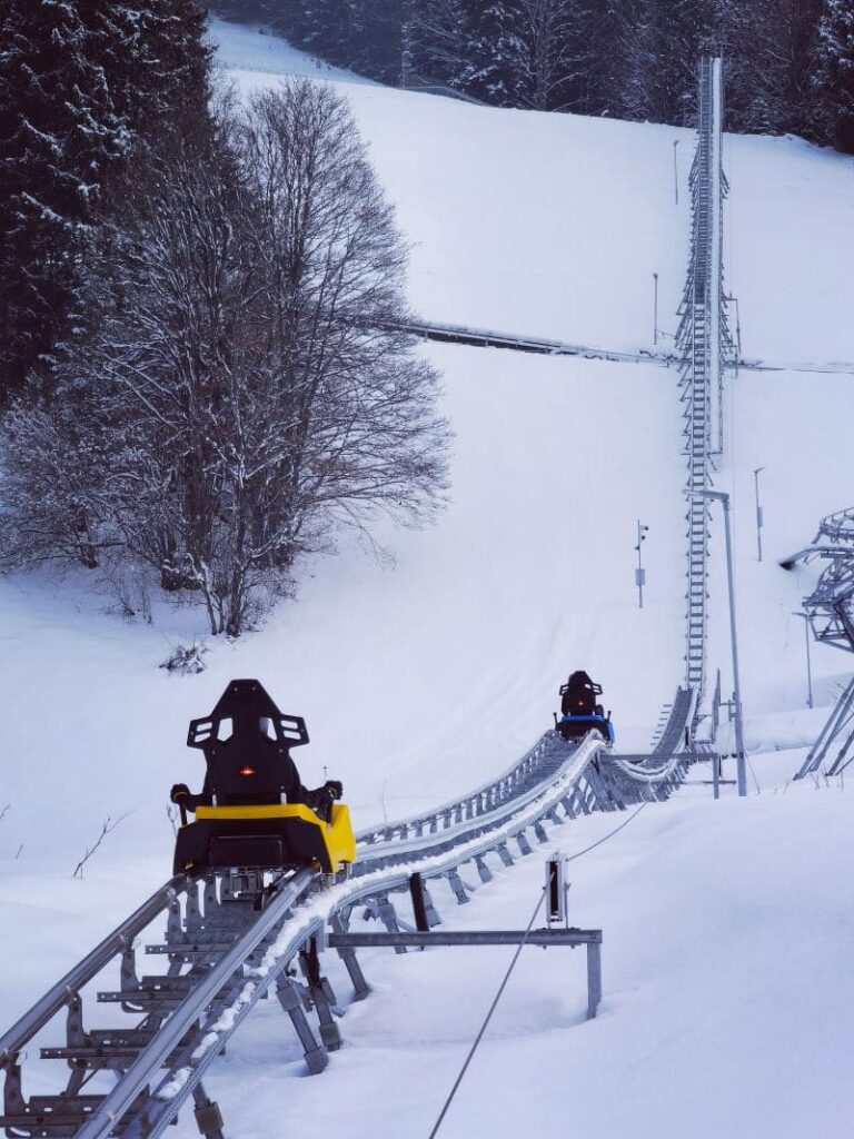 Wildschönau Winter im Drachental: Mit dem Coaster geht es durch die Winterlandschaft hinauf