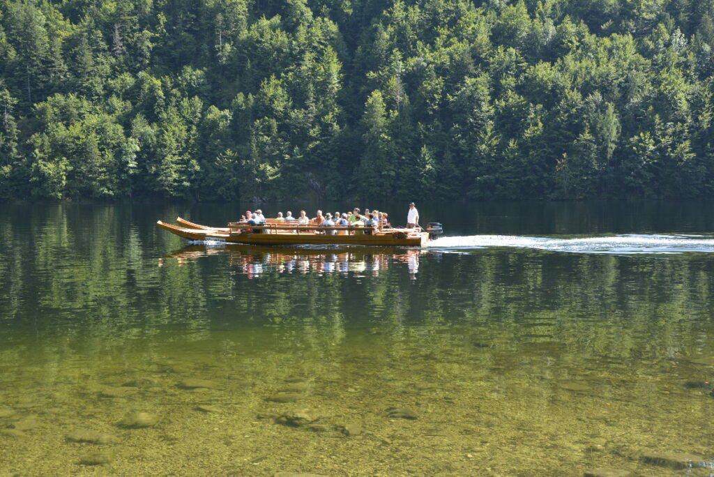 Auf der Drei Seen Tour mit der Plätte über den Toplitzsee